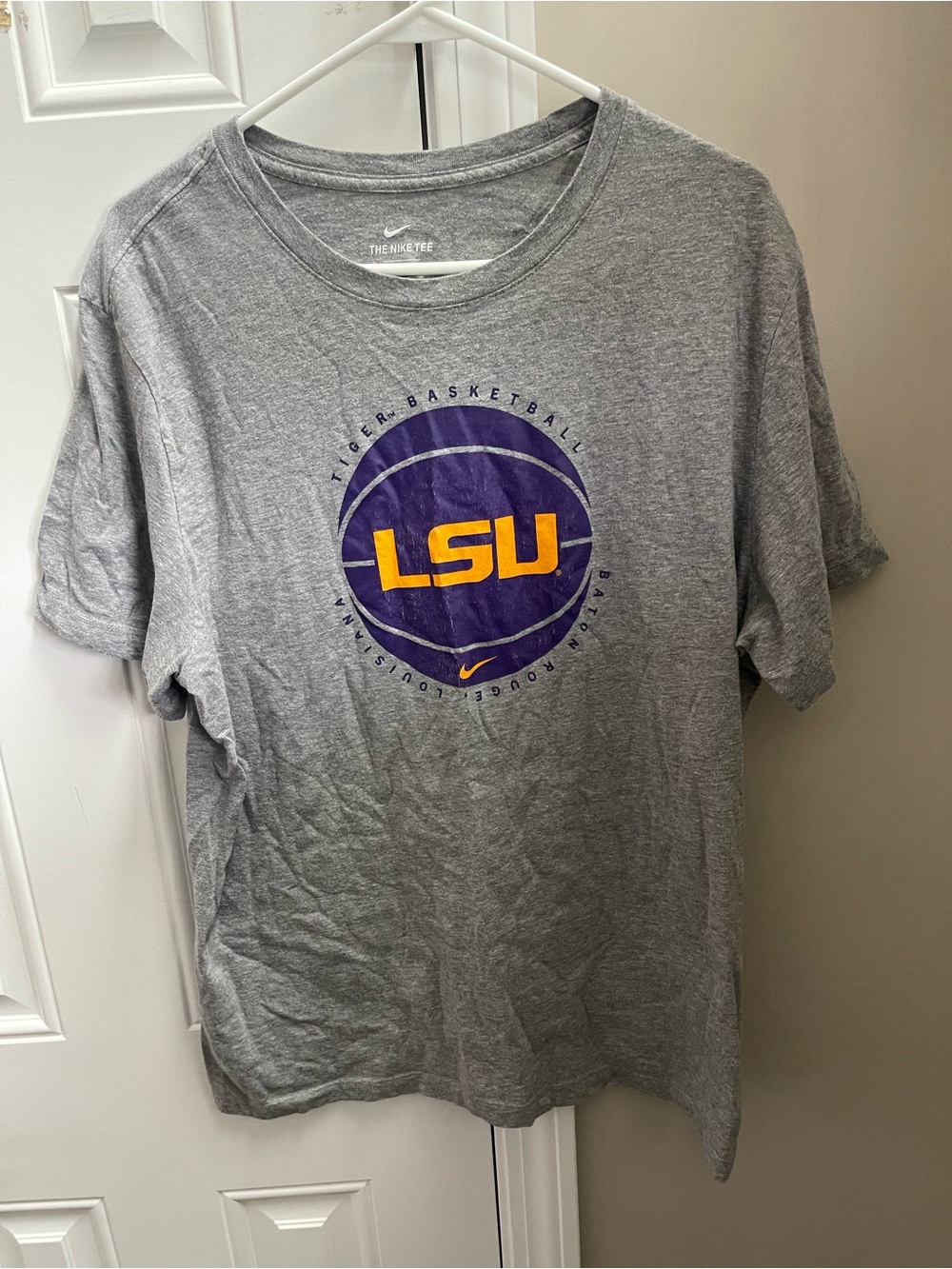 Nike Gray LSU Tigers Basketball Short Sleeve Tee. Size XL